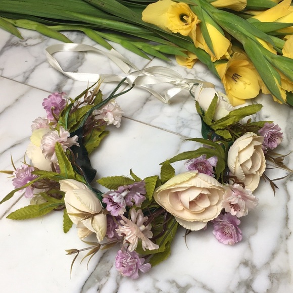 Accessories - Crown Flower Vintage Ribbon Tie GUC OS